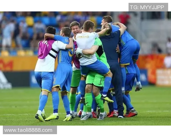 球星精彩亮相瞬间以足球为核心展现独特出场姿势魅力